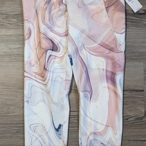 Girls Old Navy Active Wear Top with Built in Bra & Matching Leggings - Picture 4 of 8